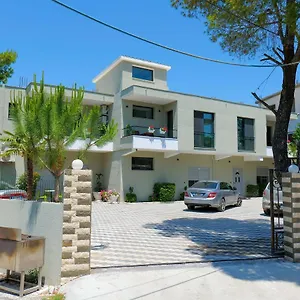 Vila Celaj Отель Влёра